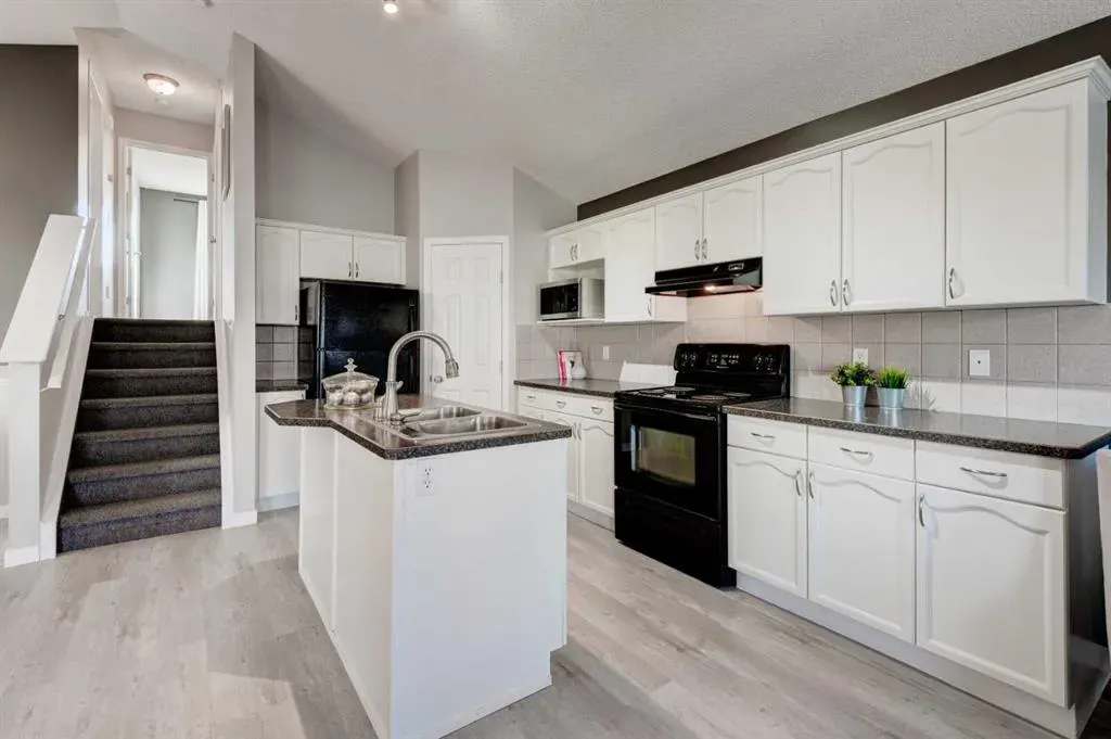 64 cimarron grove Close