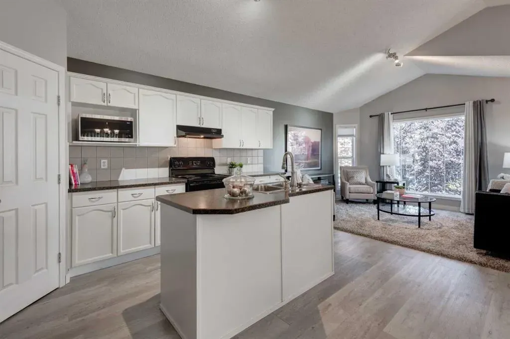 64 cimarron grove Close
