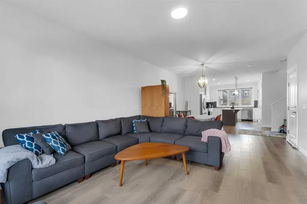 17 Veranda Boulevard SW