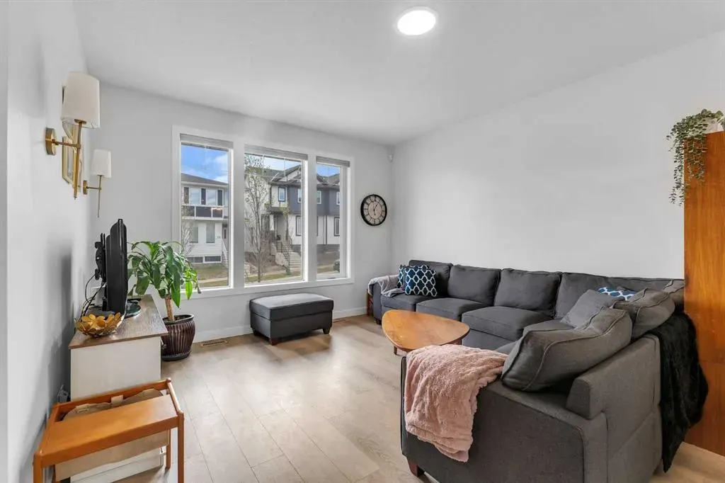 17 Veranda Boulevard SW