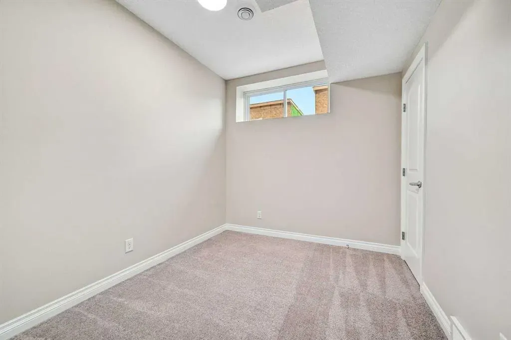 17 Veranda Boulevard SW