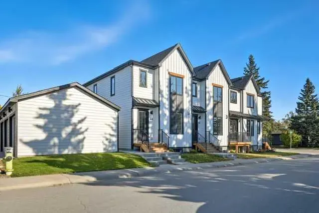 102 West Glen Crescent SW