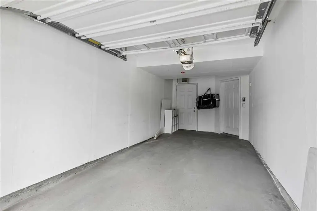 164 Rockyledge View NW, #1