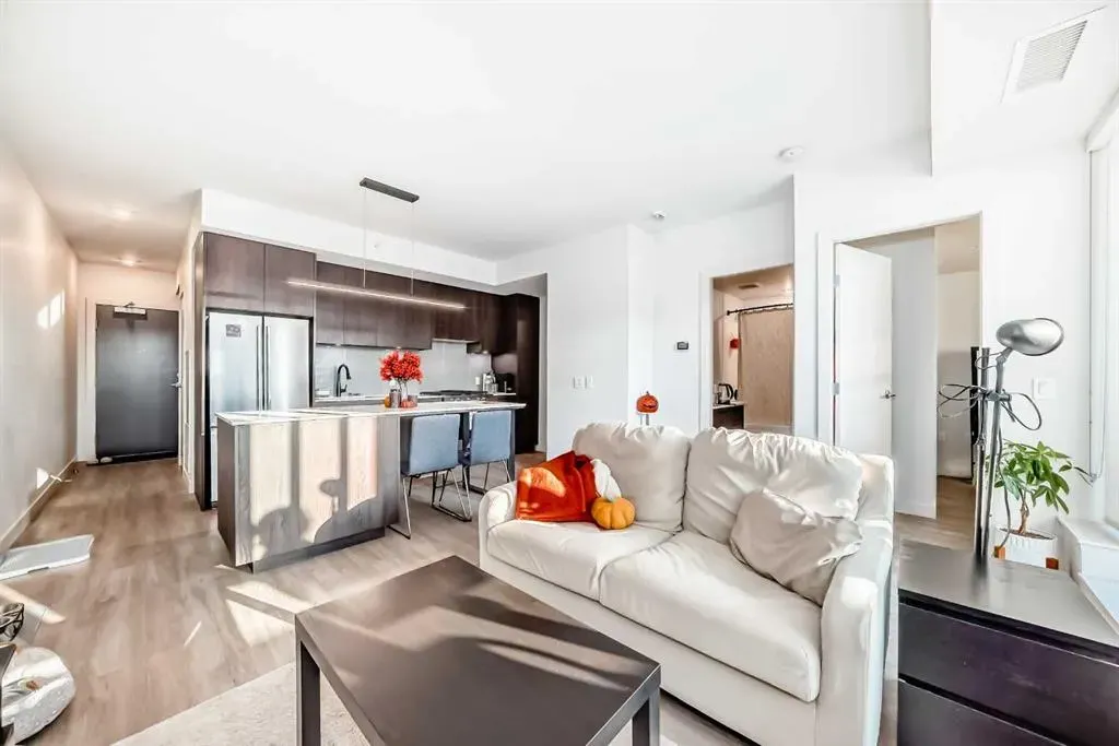 1107 Gladstone Road NW, #311