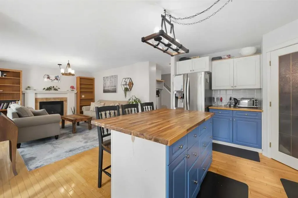 65 Asmundsen Avenue