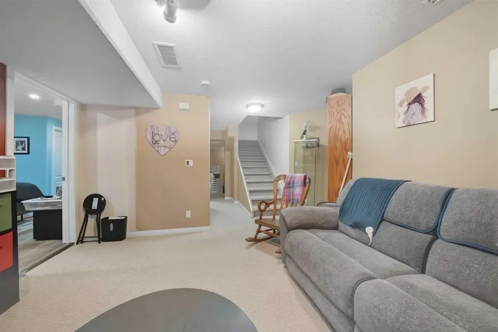 65 Asmundsen Avenue