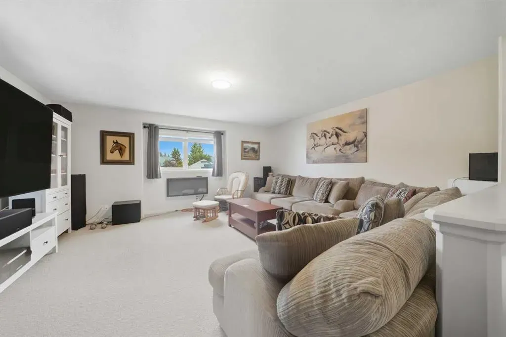 65 Asmundsen Avenue