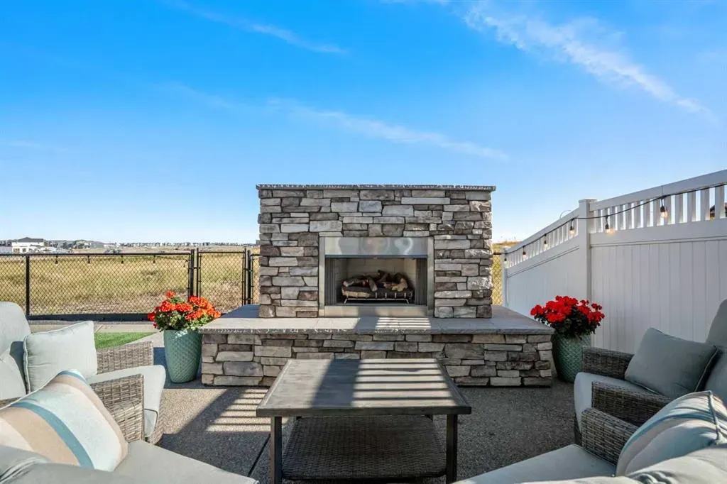 35 Mahogany Crescent SE