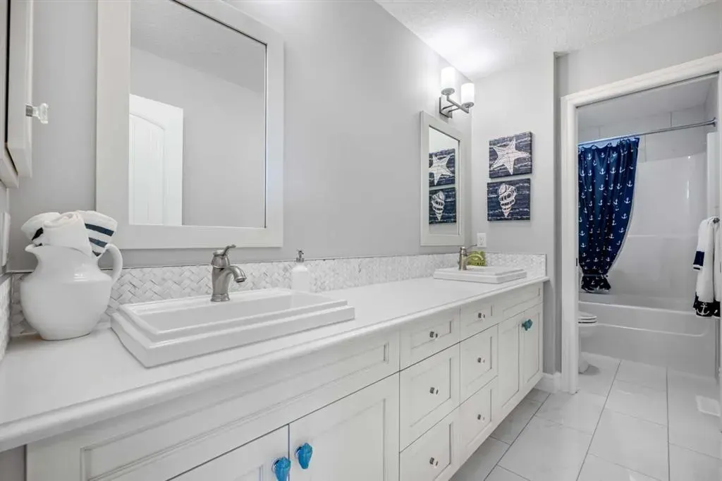 35 Mahogany Crescent SE