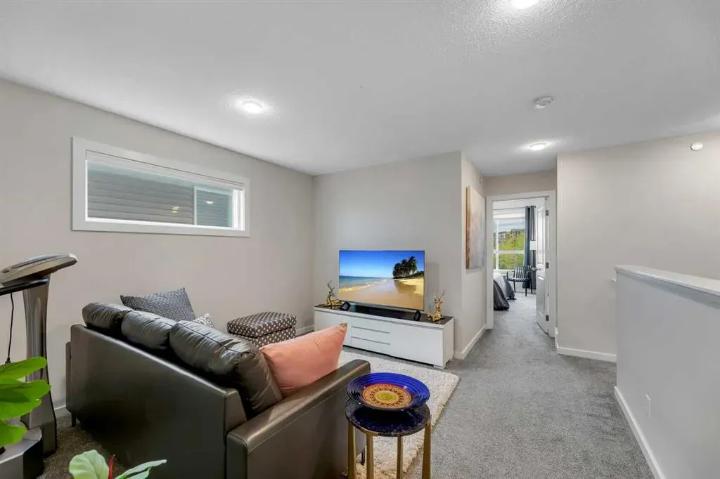 784 Livingston Hill NE