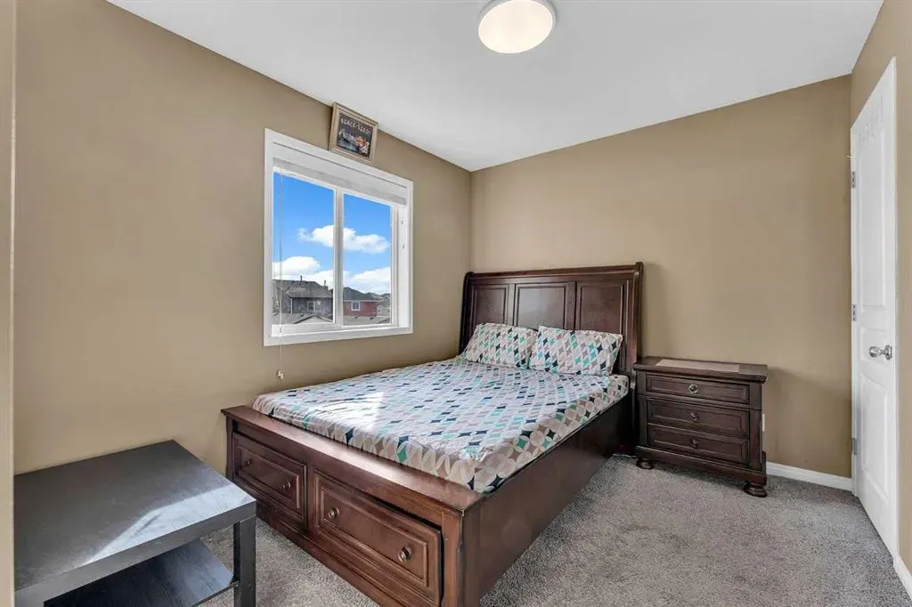 19 Taralake Rise NE