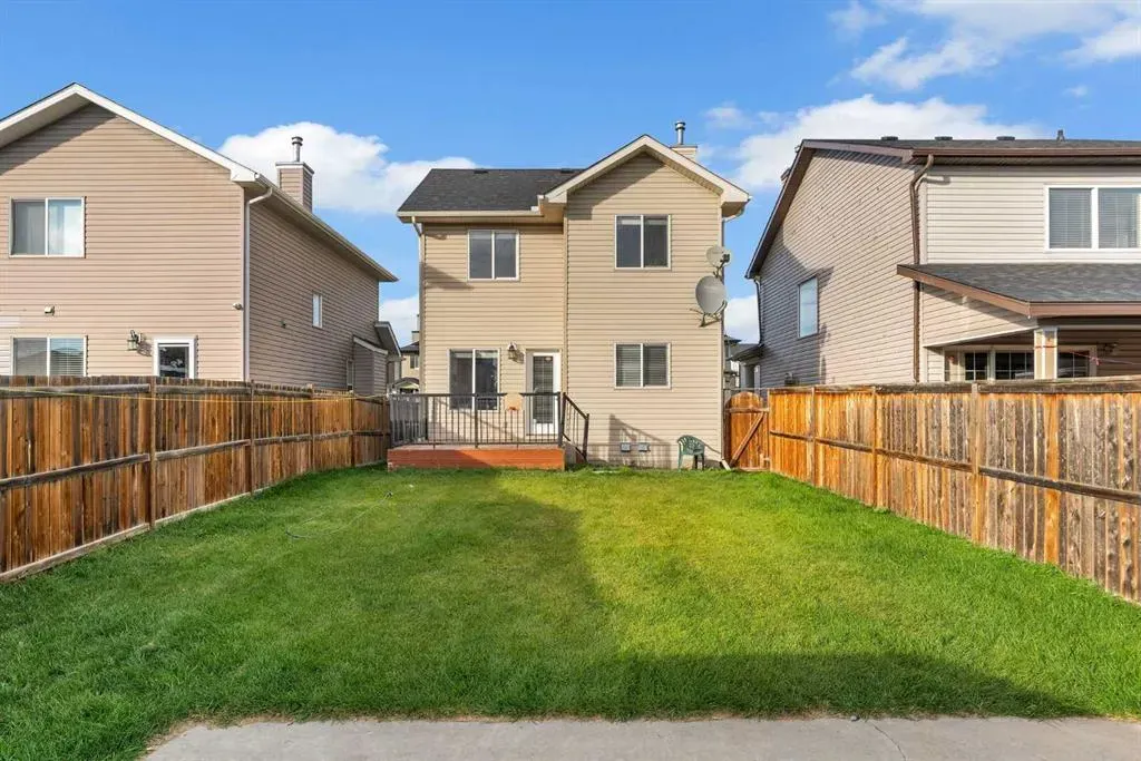 19 Taralake Rise NE