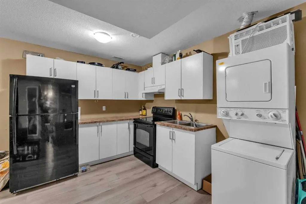 19 Taralake Rise NE