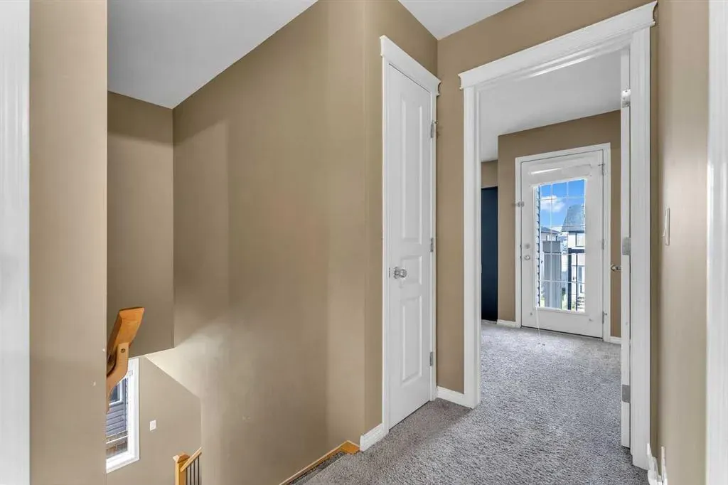 19 Taralake Rise NE
