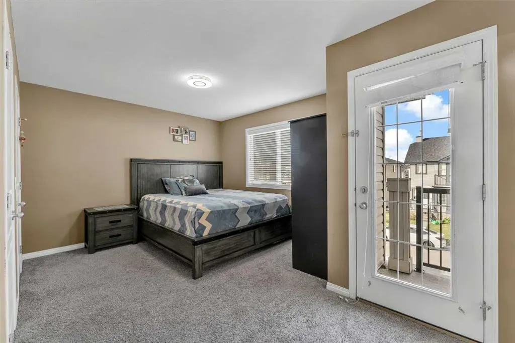 19 Taralake Rise NE