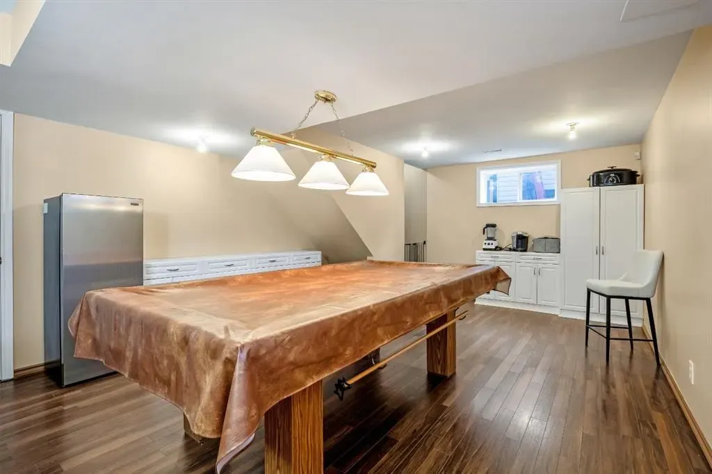 17 Luxstone Crescent SW