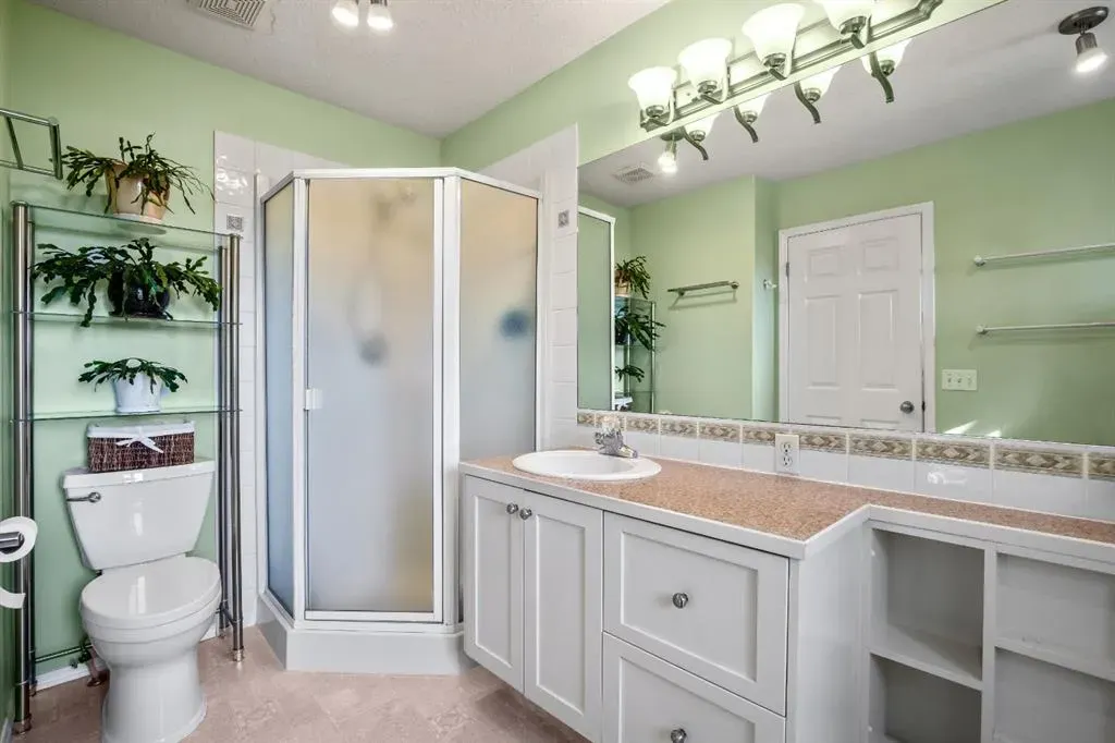 17 Luxstone Crescent SW