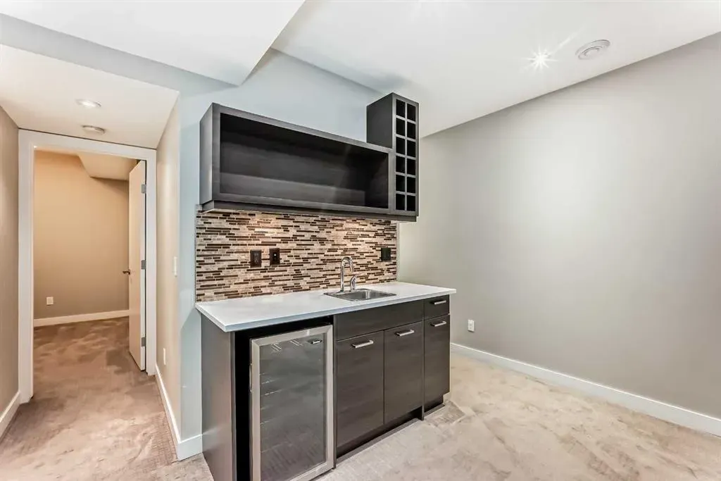 1741 36 Avenue SW, #2