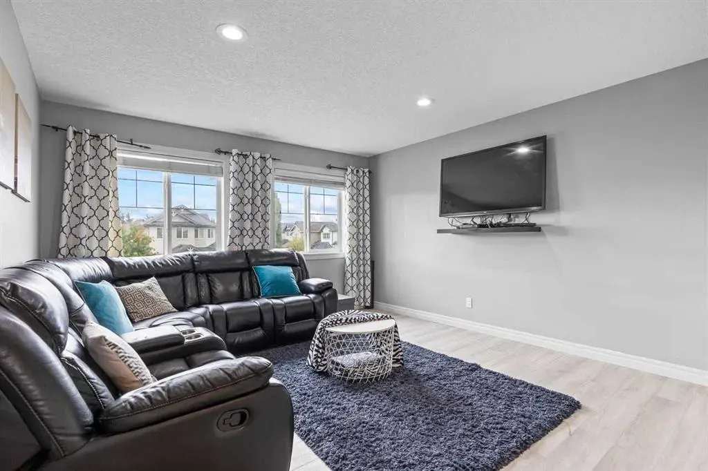 337 Bridleridge View SW