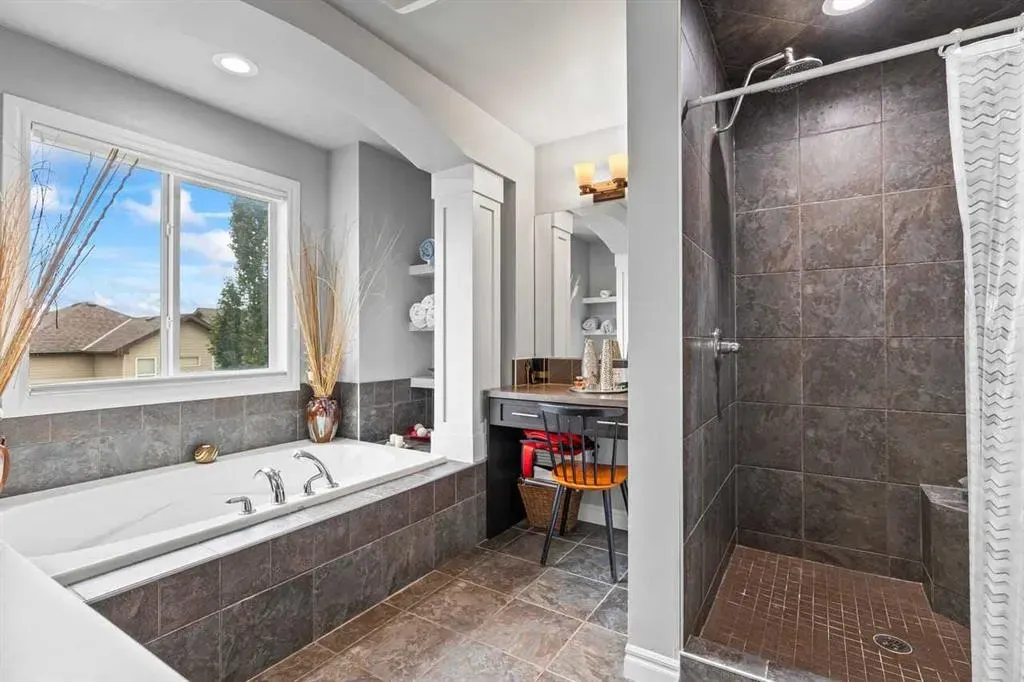 337 Bridleridge View SW