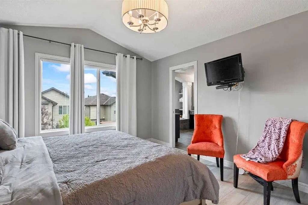 337 Bridleridge View SW