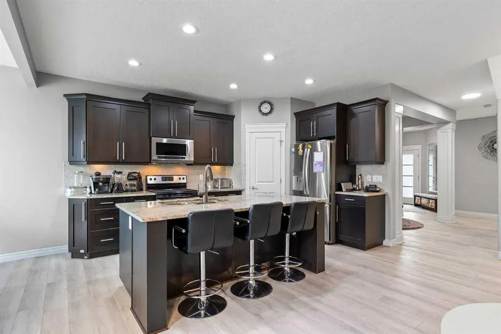 337 Bridleridge View SW