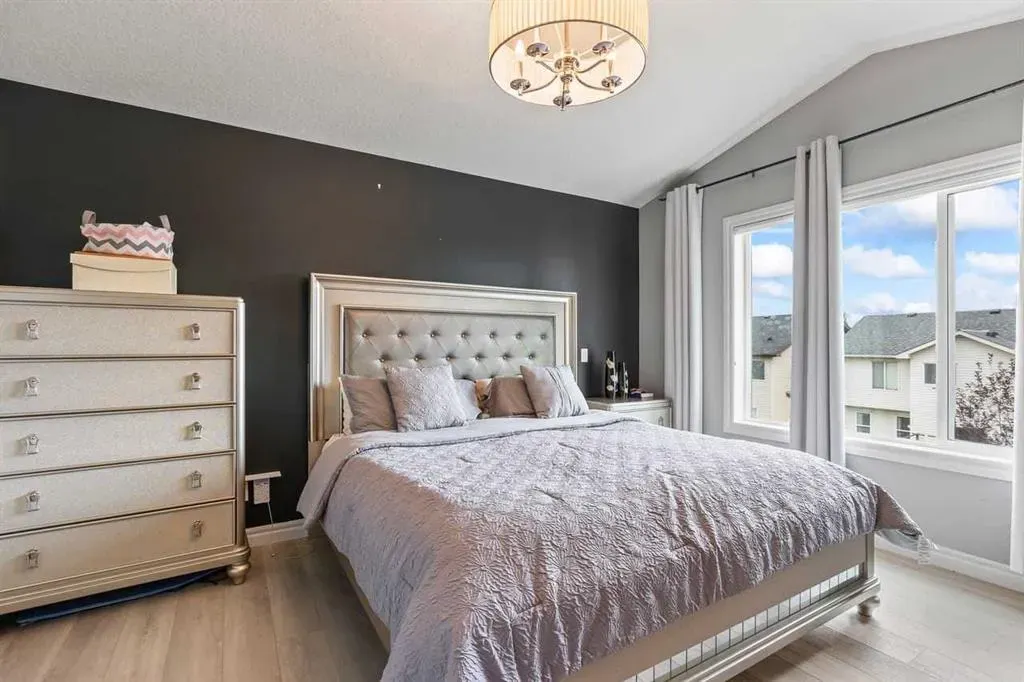 337 Bridleridge View SW
