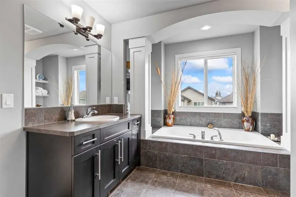337 Bridleridge View SW