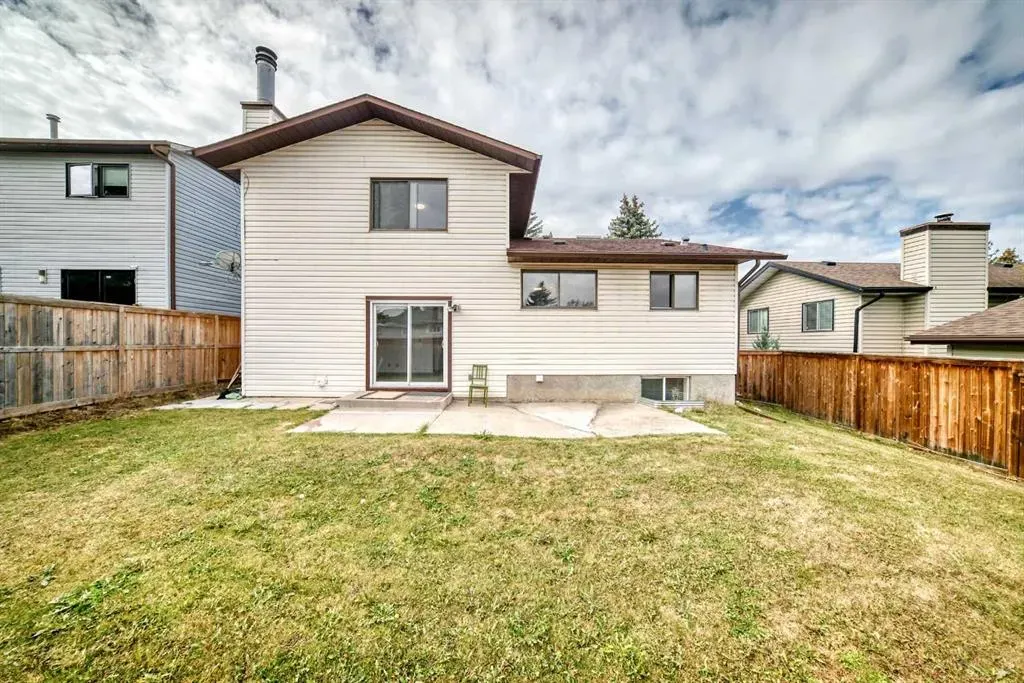 279 Beddington Circle NE