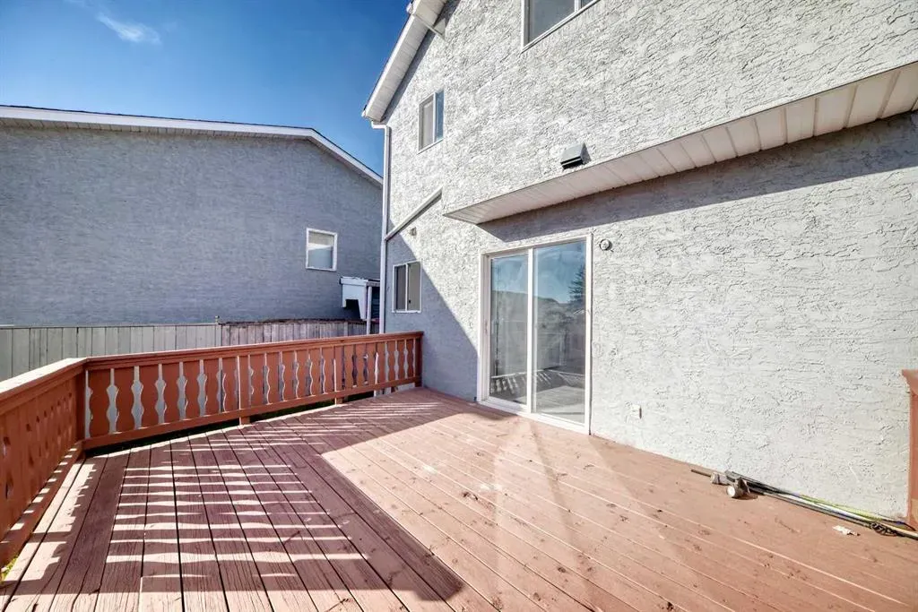 120 Martinview Close NE