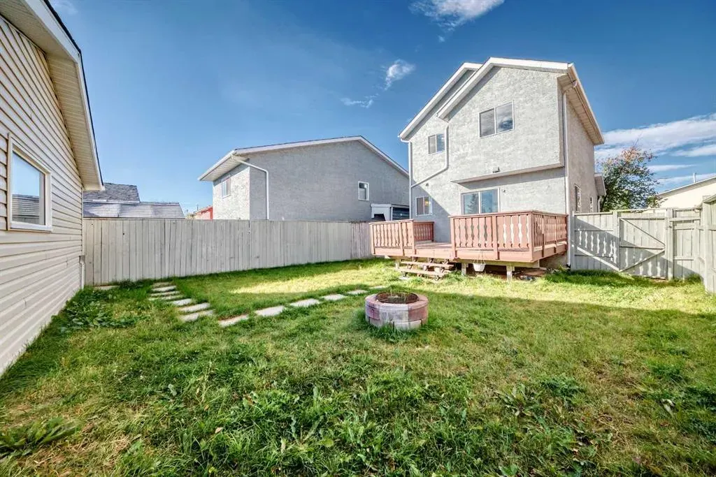 120 Martinview Close NE