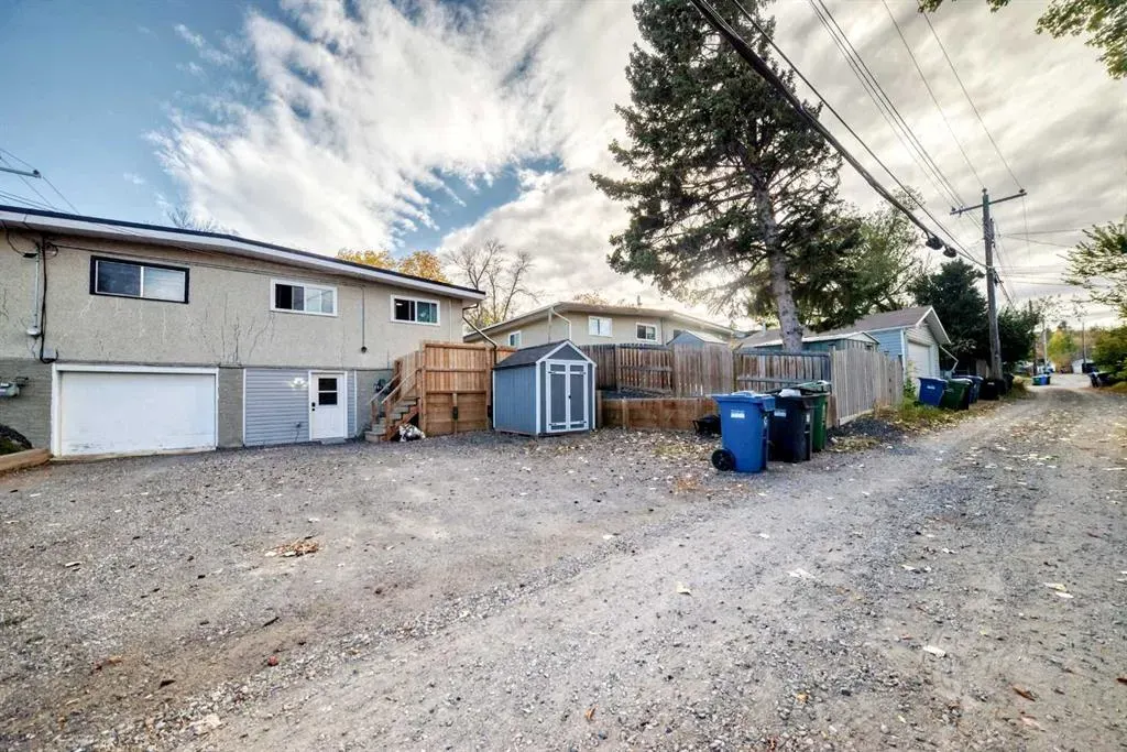 516 72 Avenue NW