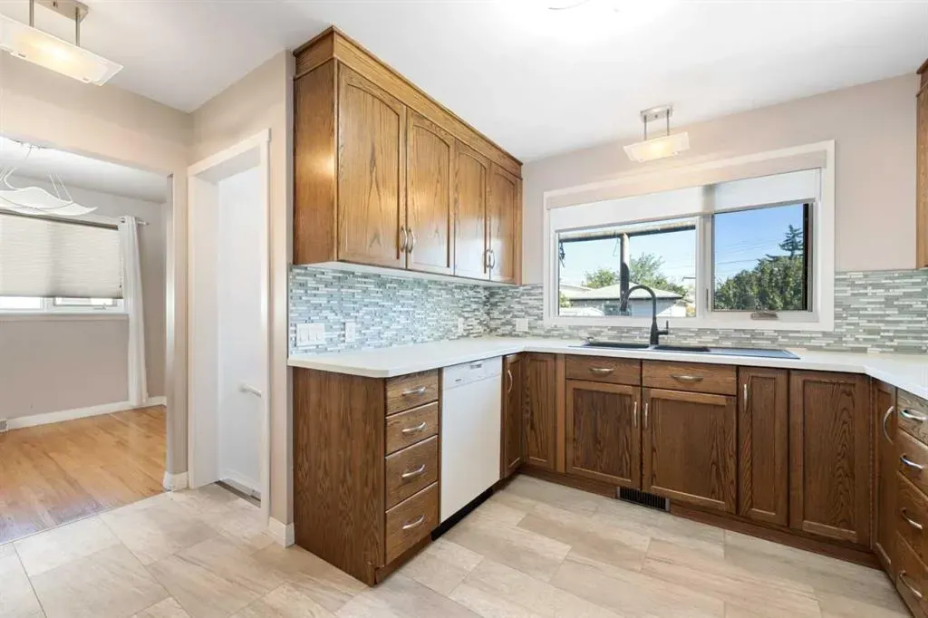 98 Lynnwood Drive SE