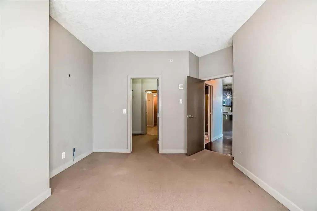 220 12 Avenue SE, #401