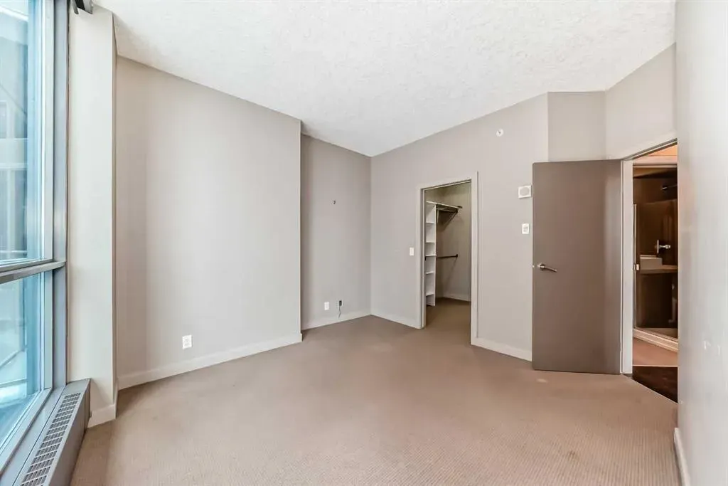 220 12 Avenue SE, #401