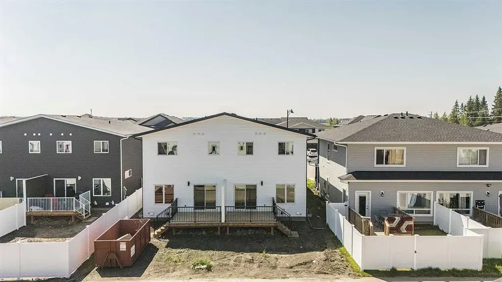 44 Earl Close