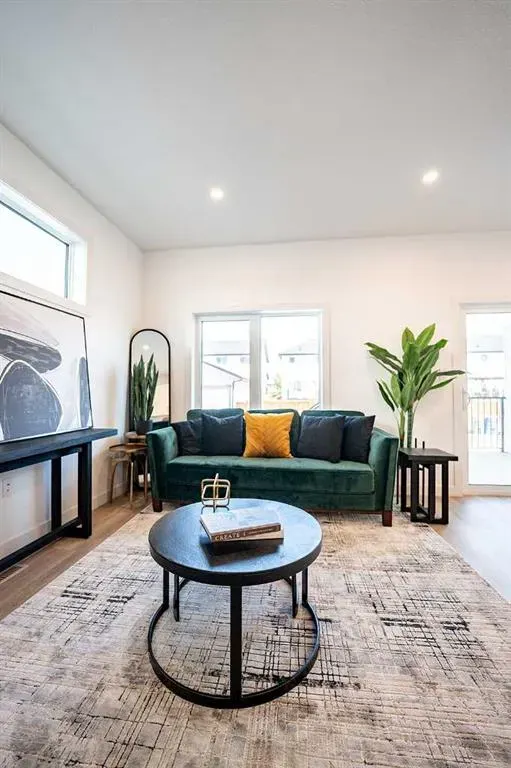 44 Earl Close