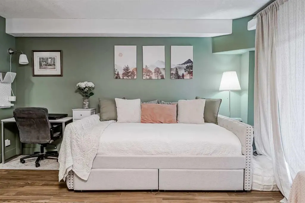 355 5 Avenue NE, #208