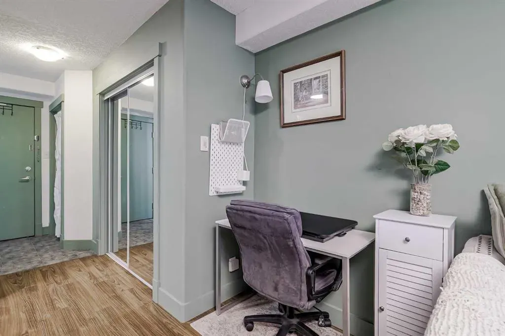 355 5 Avenue NE, #208