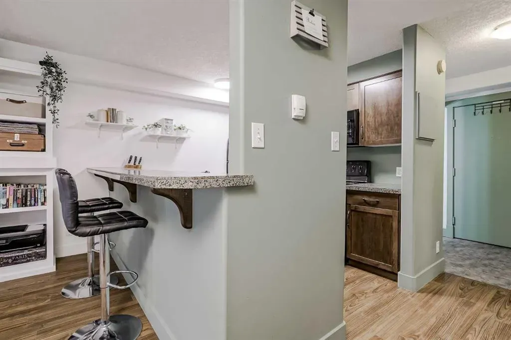 355 5 Avenue NE, #208
