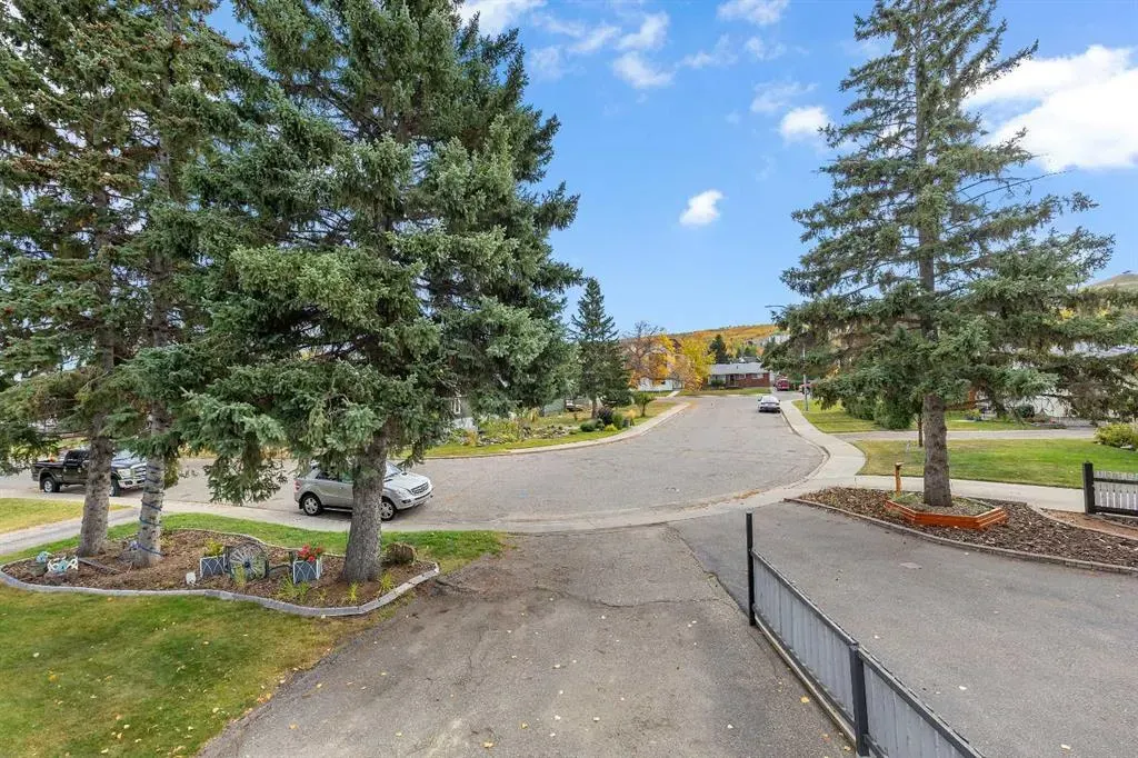 8128 Bowglen Crescent NW