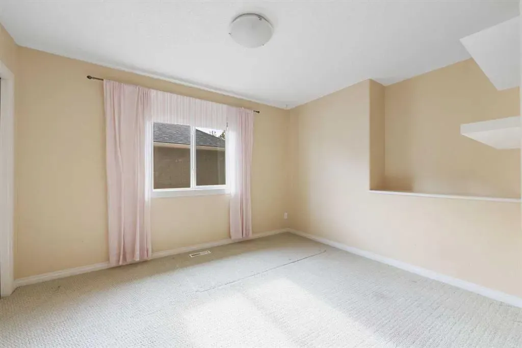 164 Strathlea Place SW