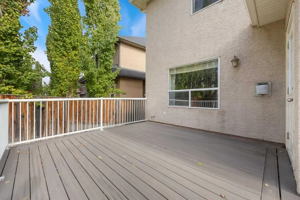 164 Strathlea Place SW