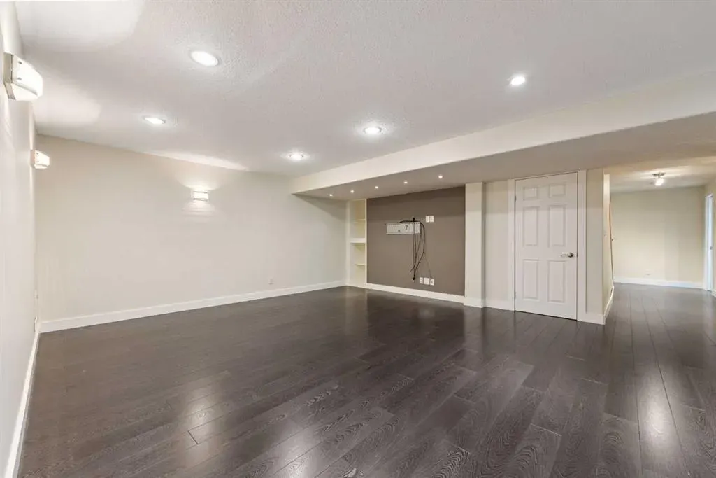 164 Strathlea Place SW