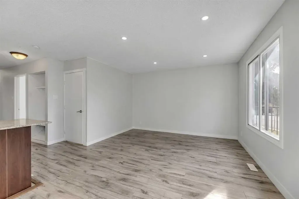 5204 Marbank Drive NE