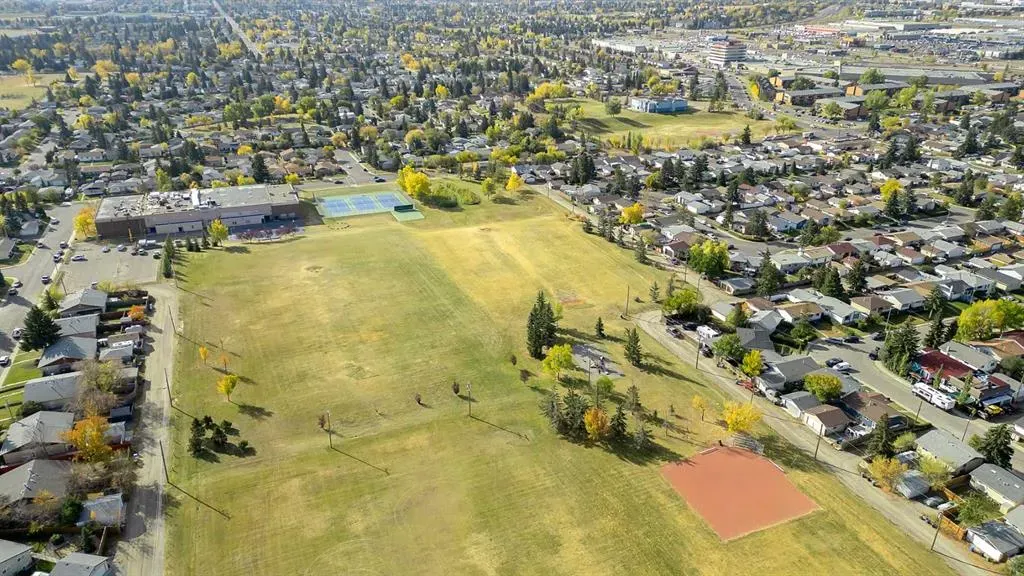 5204 Marbank Drive NE