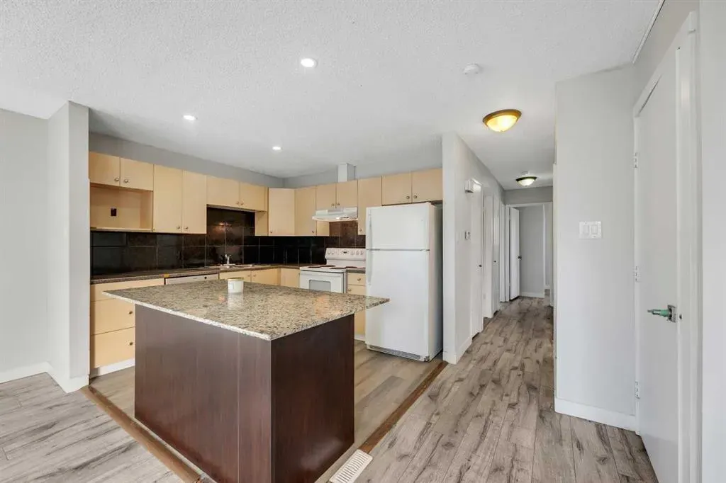 5204 Marbank Drive NE