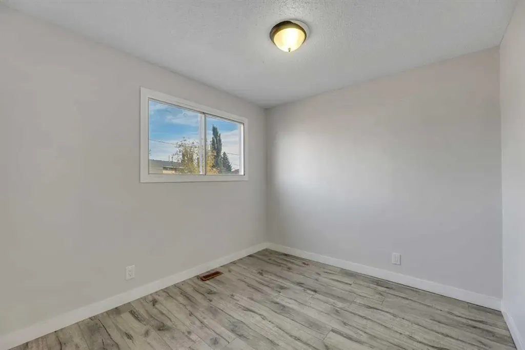 5204 Marbank Drive NE