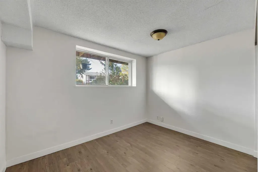 5204 Marbank Drive NE