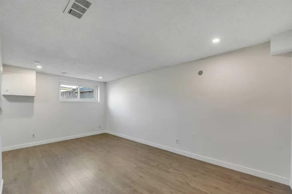 5204 Marbank Drive NE